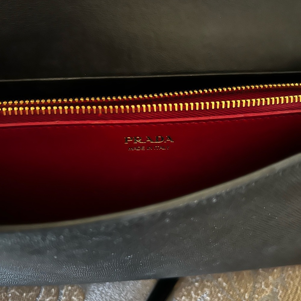 Prada Santiago and leather Wallet with Shoulder strap. Two bill comp and 8 cc . - Picture 9 of 9
